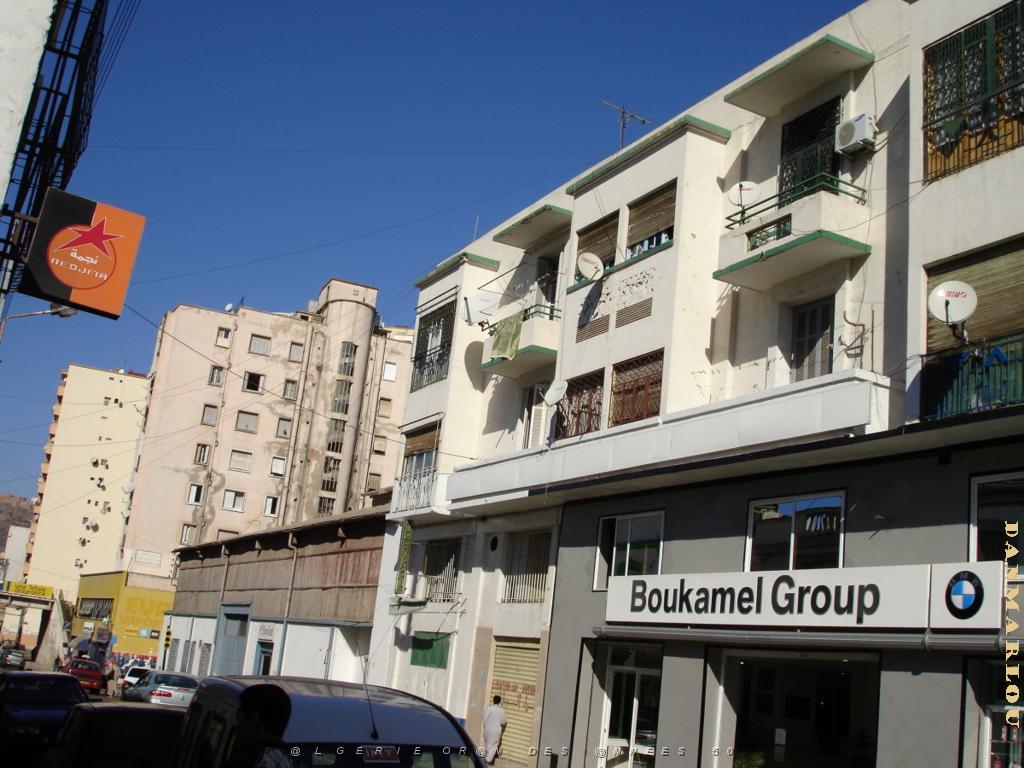 ORAN 10 2005 107 IMMEUBLE D AMIS A HAUTEUR DU 89 RUE DE MOSTAGANEM.JPG